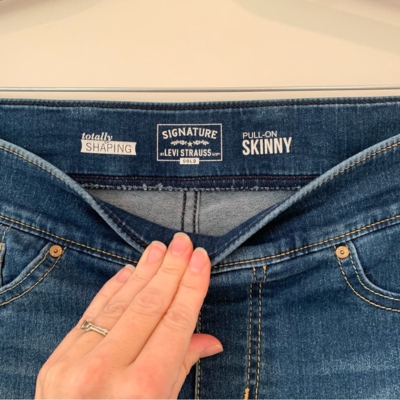 Levi Pull On Skinny - Picture 3 of 4